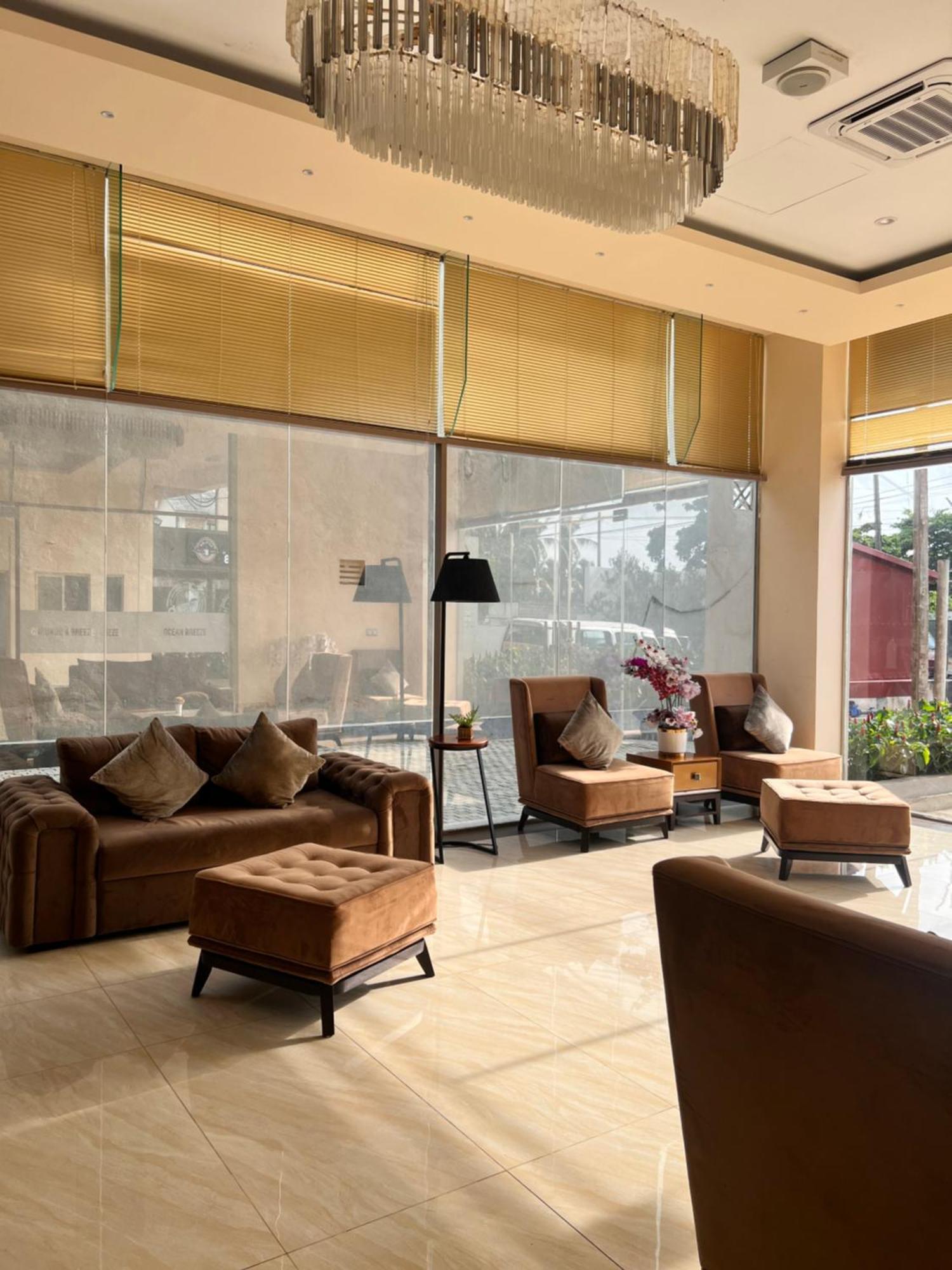 Ocean Breeze Negombo- Tidesend Luxury Beach Apartments Экстерьер фото