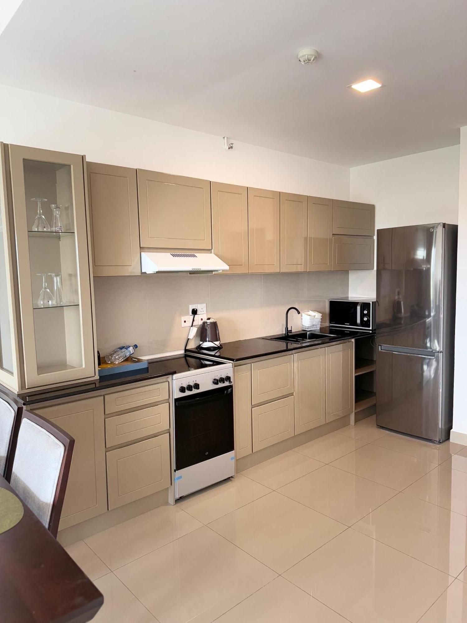 Ocean Breeze Negombo- Tidesend Luxury Beach Apartments Экстерьер фото