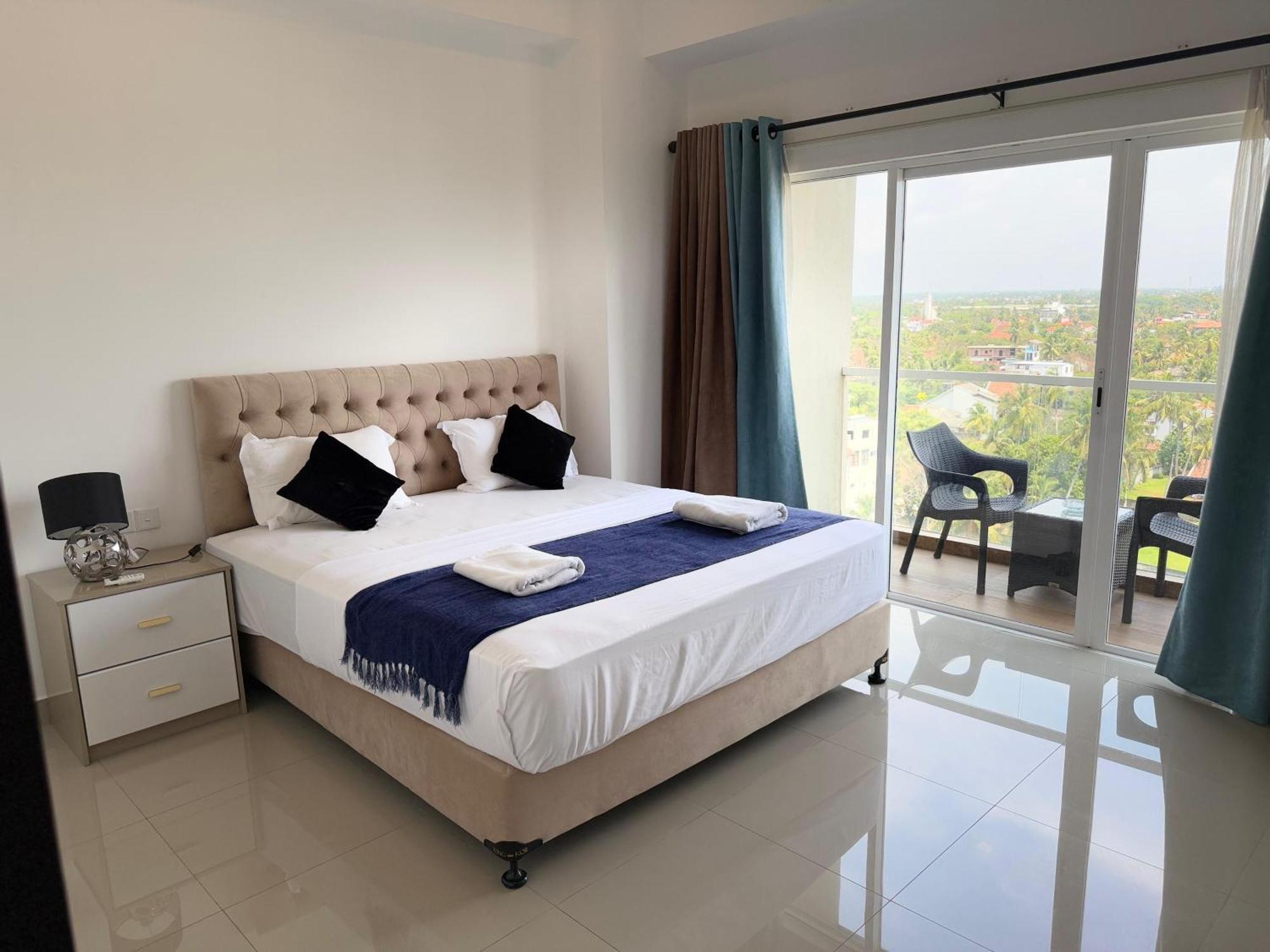 Ocean Breeze Negombo- Tidesend Luxury Beach Apartments Экстерьер фото