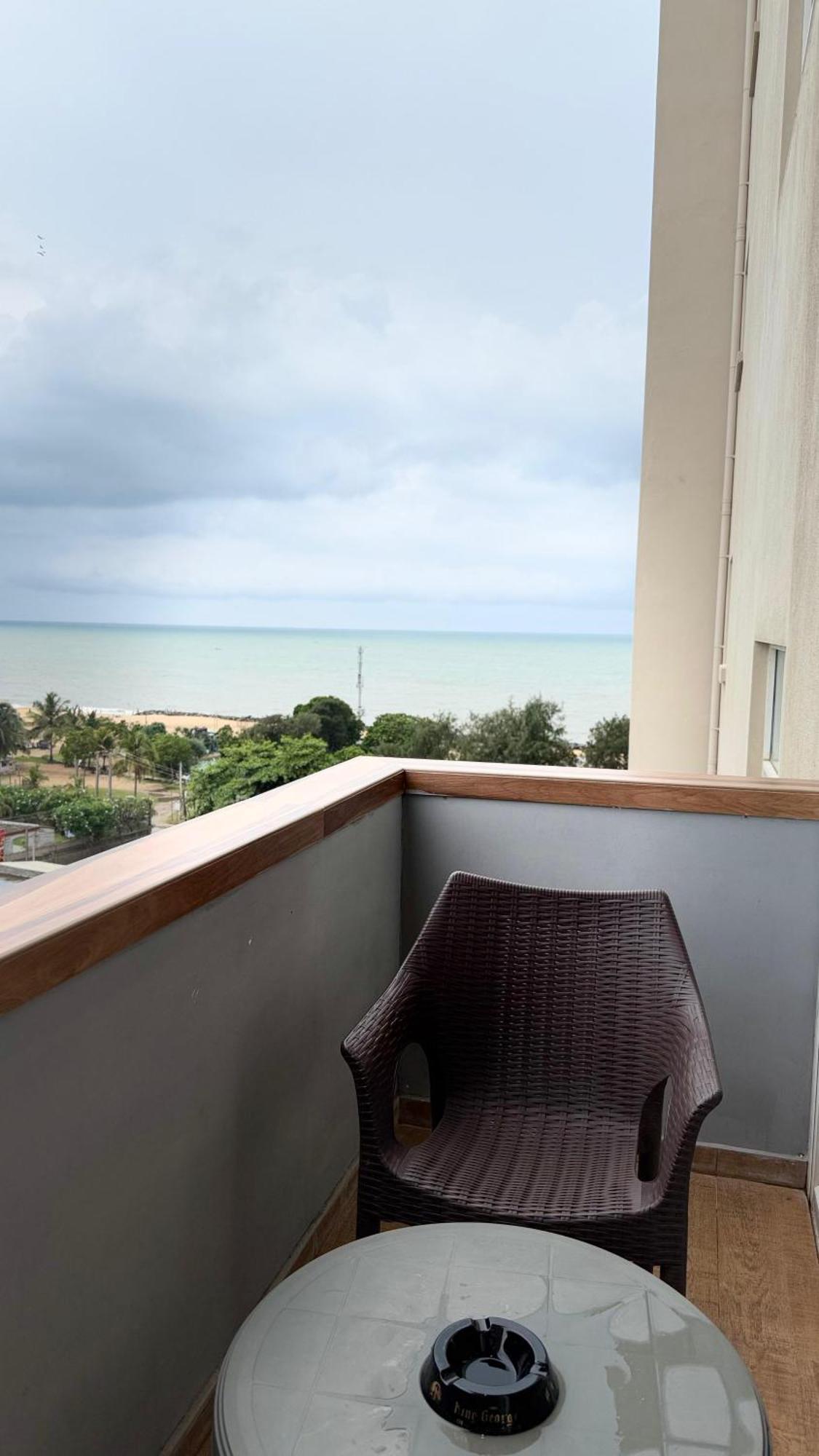 Ocean Breeze Negombo- Tidesend Luxury Beach Apartments Экстерьер фото